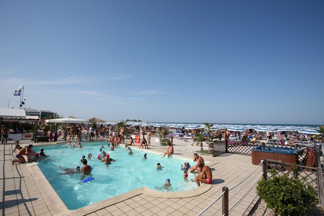 Parte L Estate Ai Bagni Gabriele Di Sassonia Radio Esmeralda Webagency Danielegalvani It