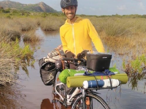 In Sicilia in bici e senza soldi: la nuova avventura di Cristian Buzzelli